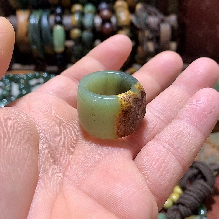 未镶嵌岫岩河磨玉（透闪石质玉）挂件