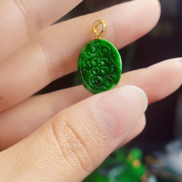 翡翠18K金镶嵌颈饰多样性