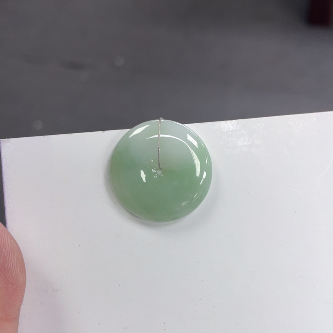 翡翠颈饰未镶嵌平安扣