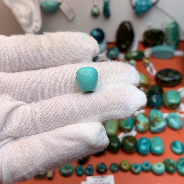 朱***儿绿松石未镶嵌珠宝奇石