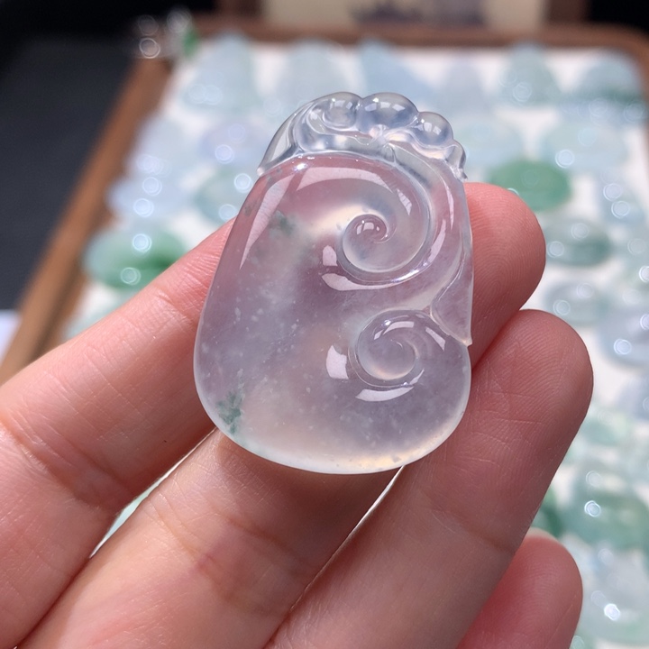 翡翠未镶嵌颈饰高冰飘花大如意