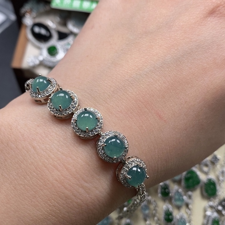 翡翠颈饰未镶嵌翡翠