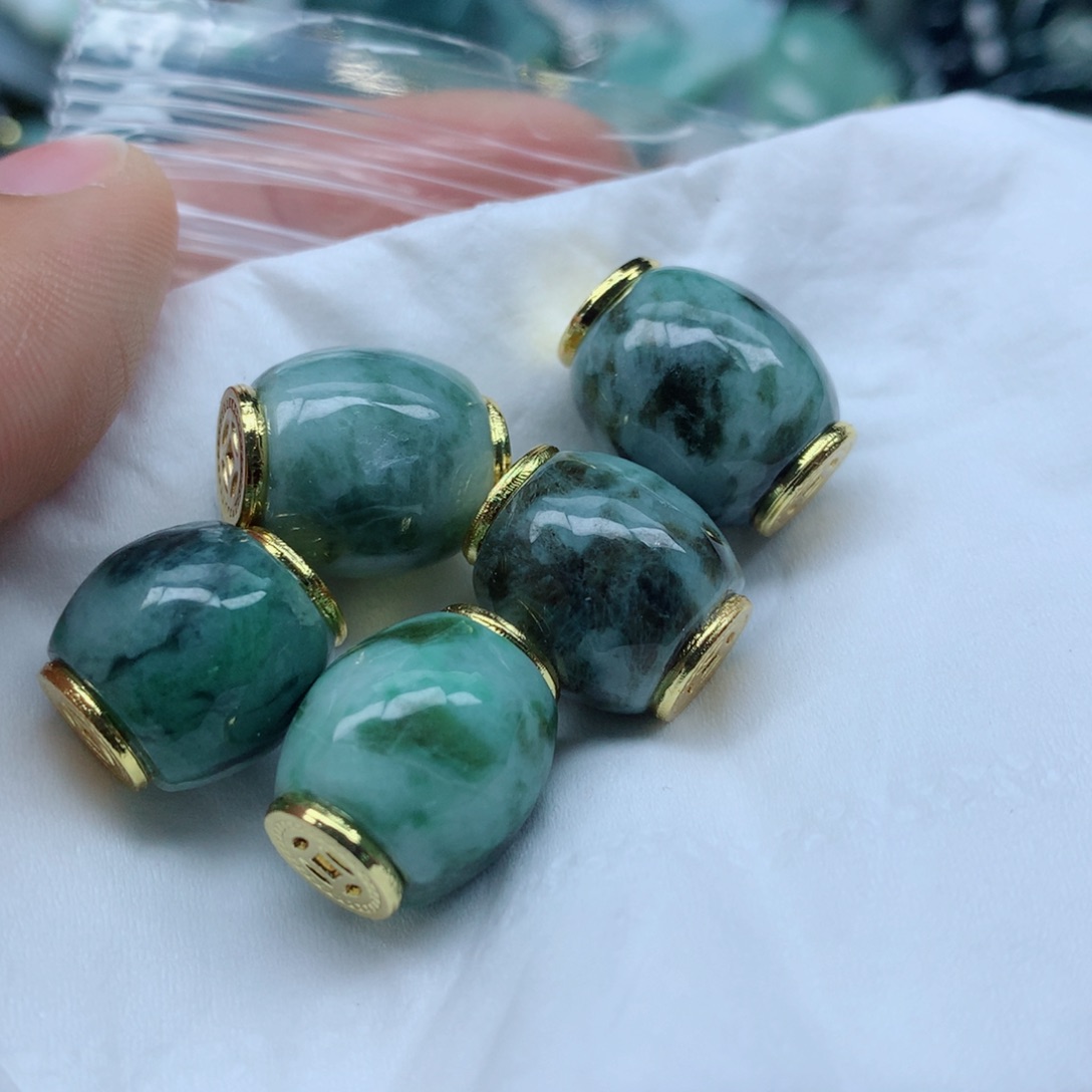 翡翠颈饰未镶嵌手串