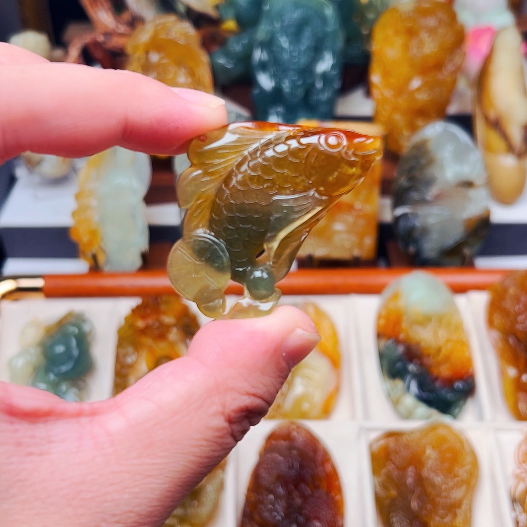 蛇纹石玉未镶嵌颈饰