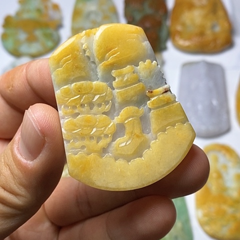 翡翠颈饰未镶嵌翡翠