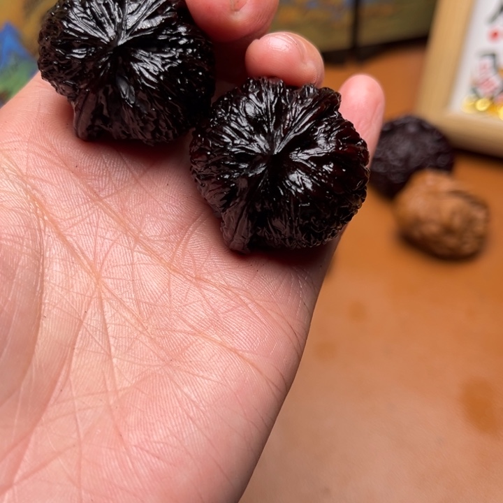 核桃地闷文玩手把件 33 尺 36