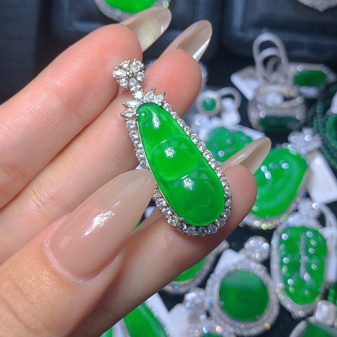 翡翠颈饰银S925镶嵌翡翠