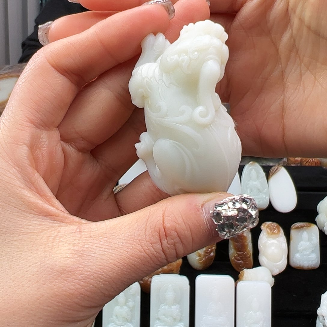 和田玉颈饰未镶嵌风*戒