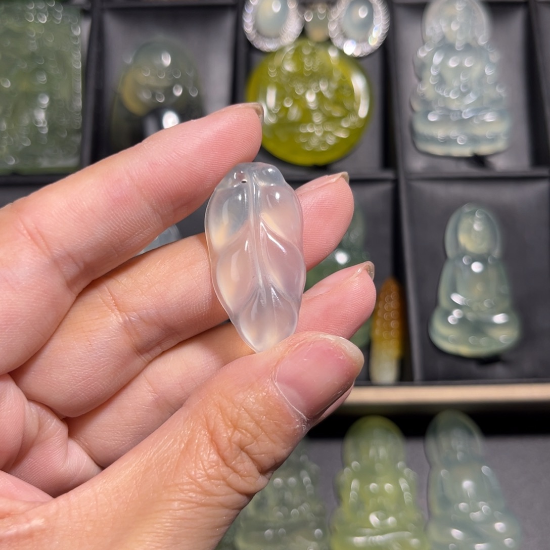 未镶嵌蛇纹石玉吊坠(赠链)