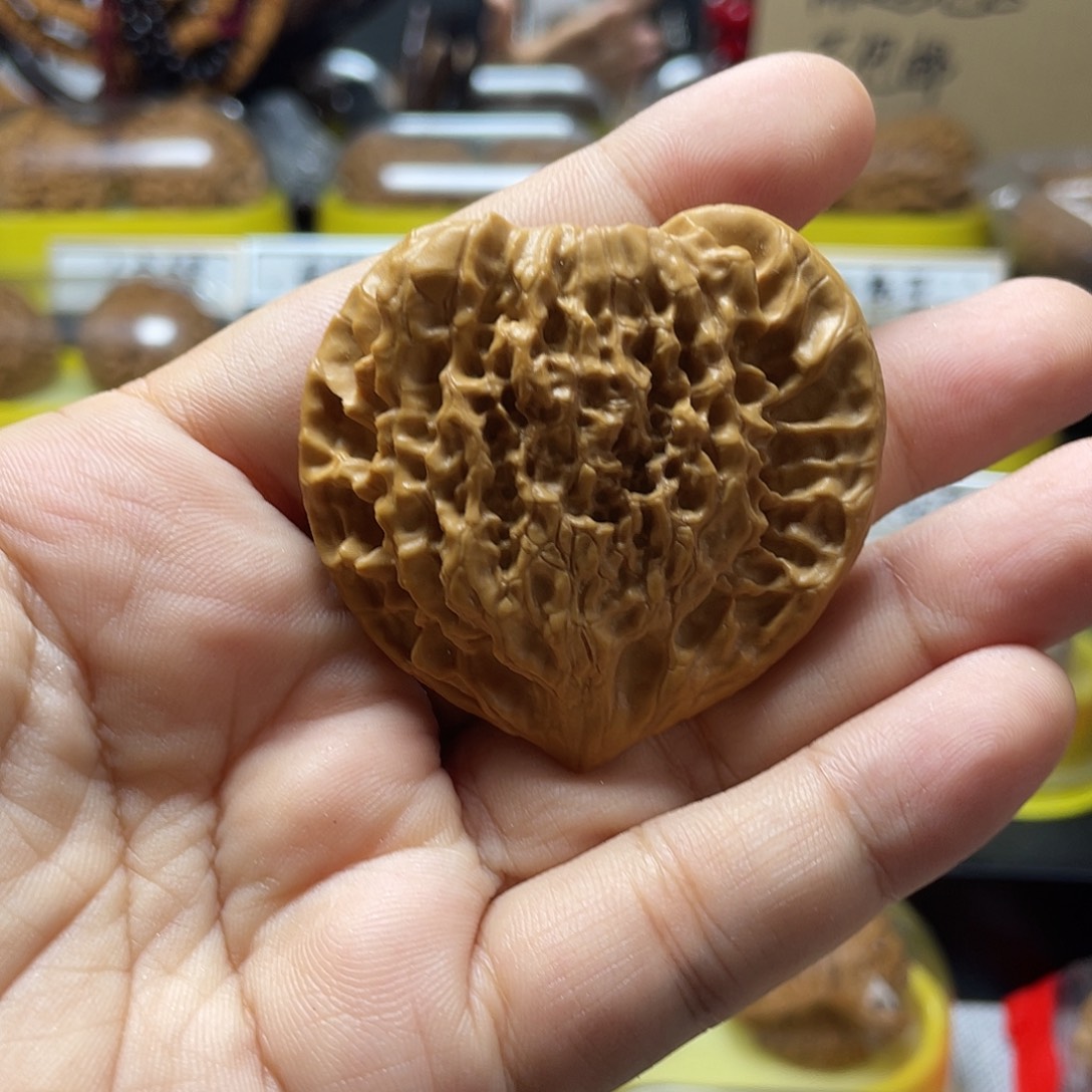文玩核桃把件扁桃心50尺寸