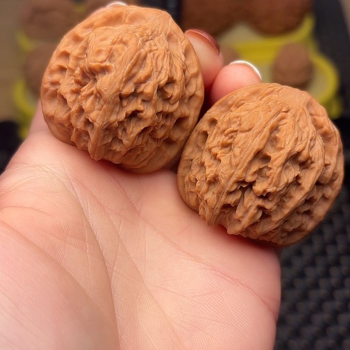 文玩核桃吊坠40红皮红狮子