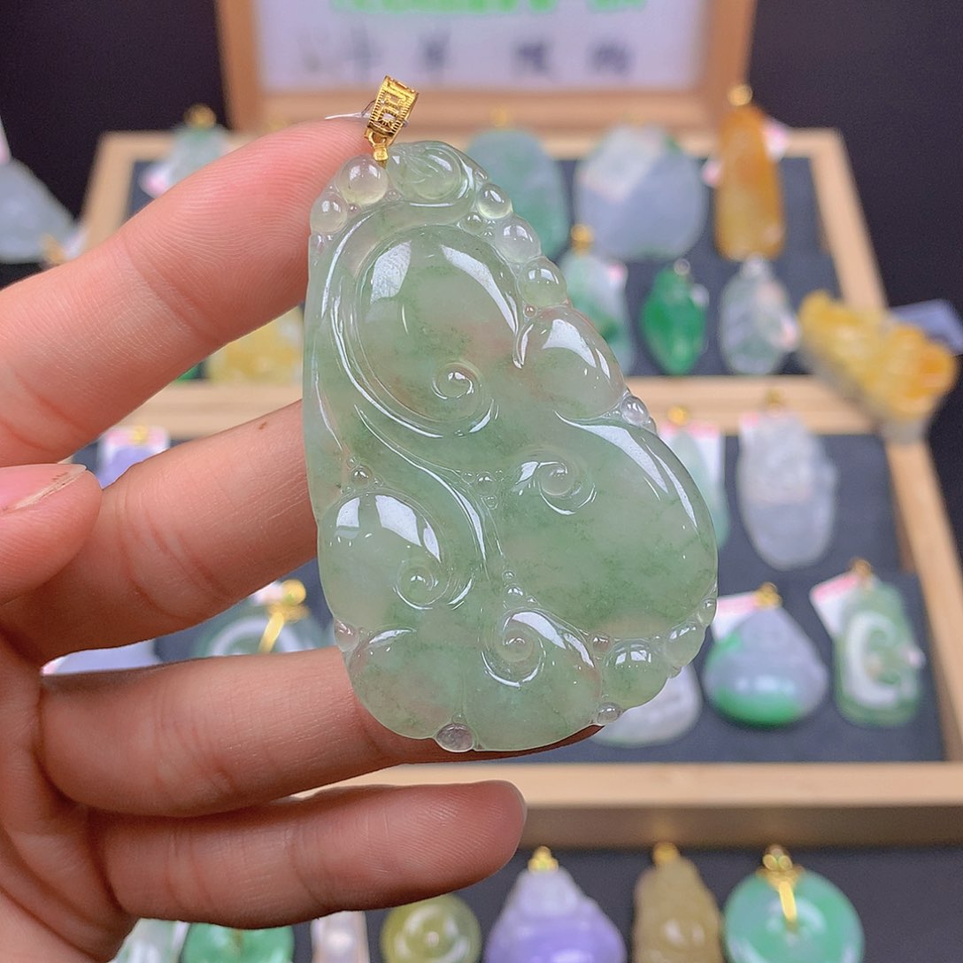 翡翠颈饰18K金镶嵌翡翠