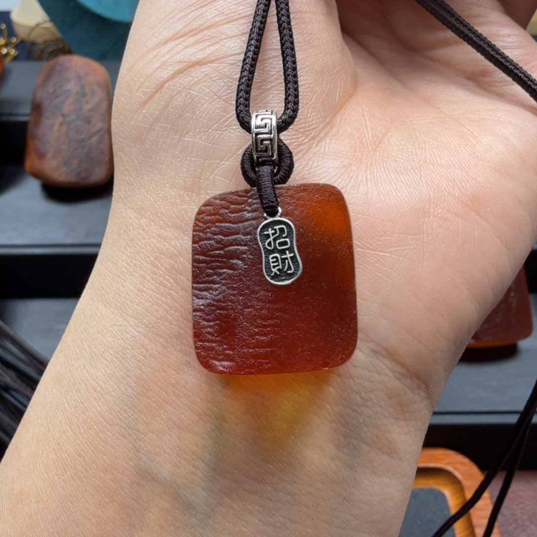 琥珀吊坠(赠链)未镶嵌