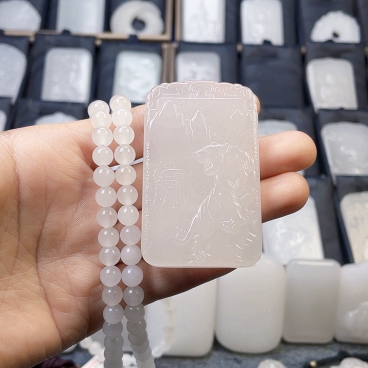 石英质玉（金丝玉）颈饰未镶嵌金**喆新疆金丝玉石双面雕刻