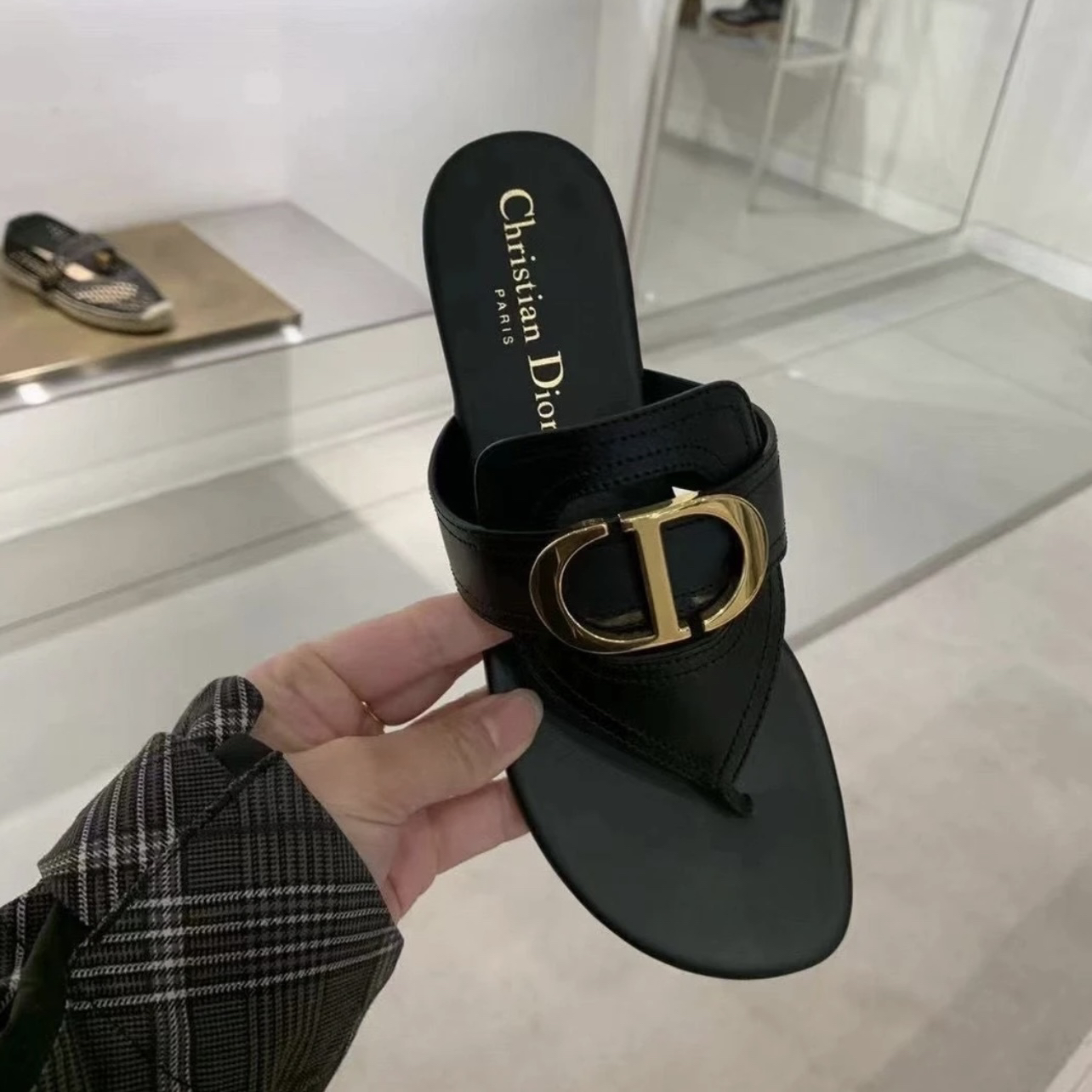 未使用 DIOR/迪奥 2cc524 黑色金扣夹脚平底拖鞋 37.5码 皮质
