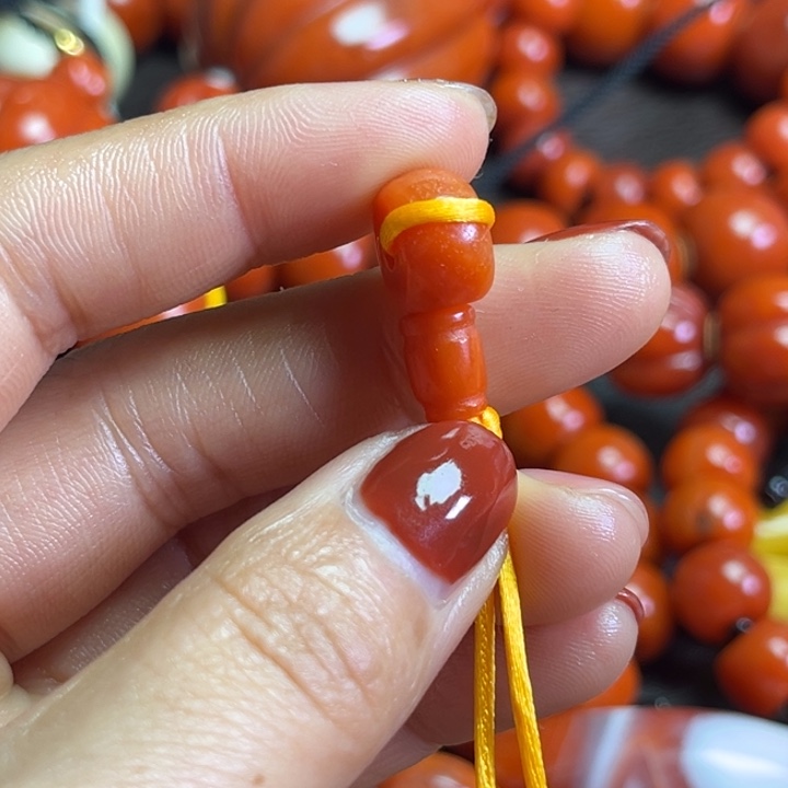 颈饰琉璃公**梦琉璃……….