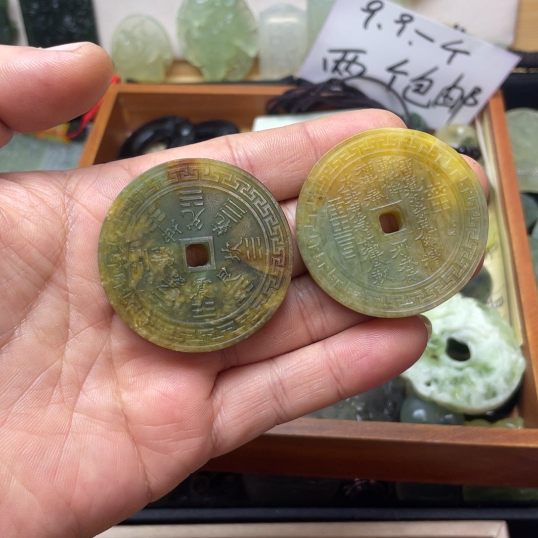 未镶嵌蛇纹石玉颈饰?***糕