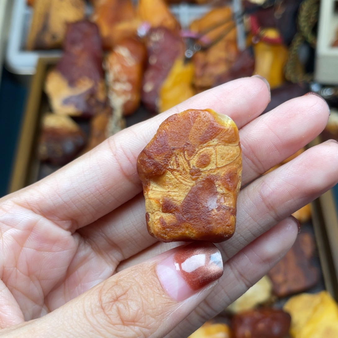 琥珀未镶嵌珠宝奇石