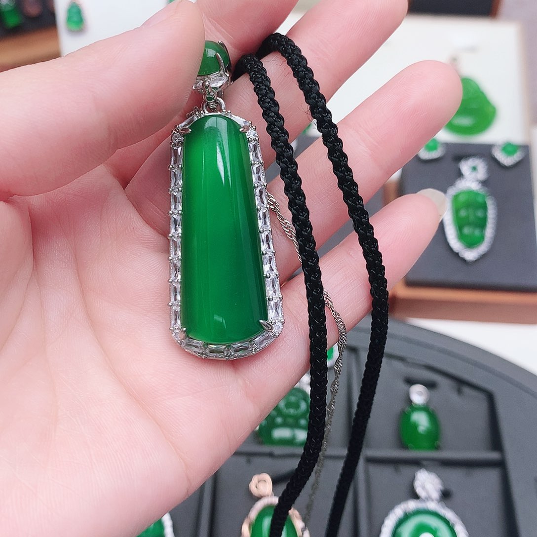 玛瑙/玉髓颈饰未镶嵌