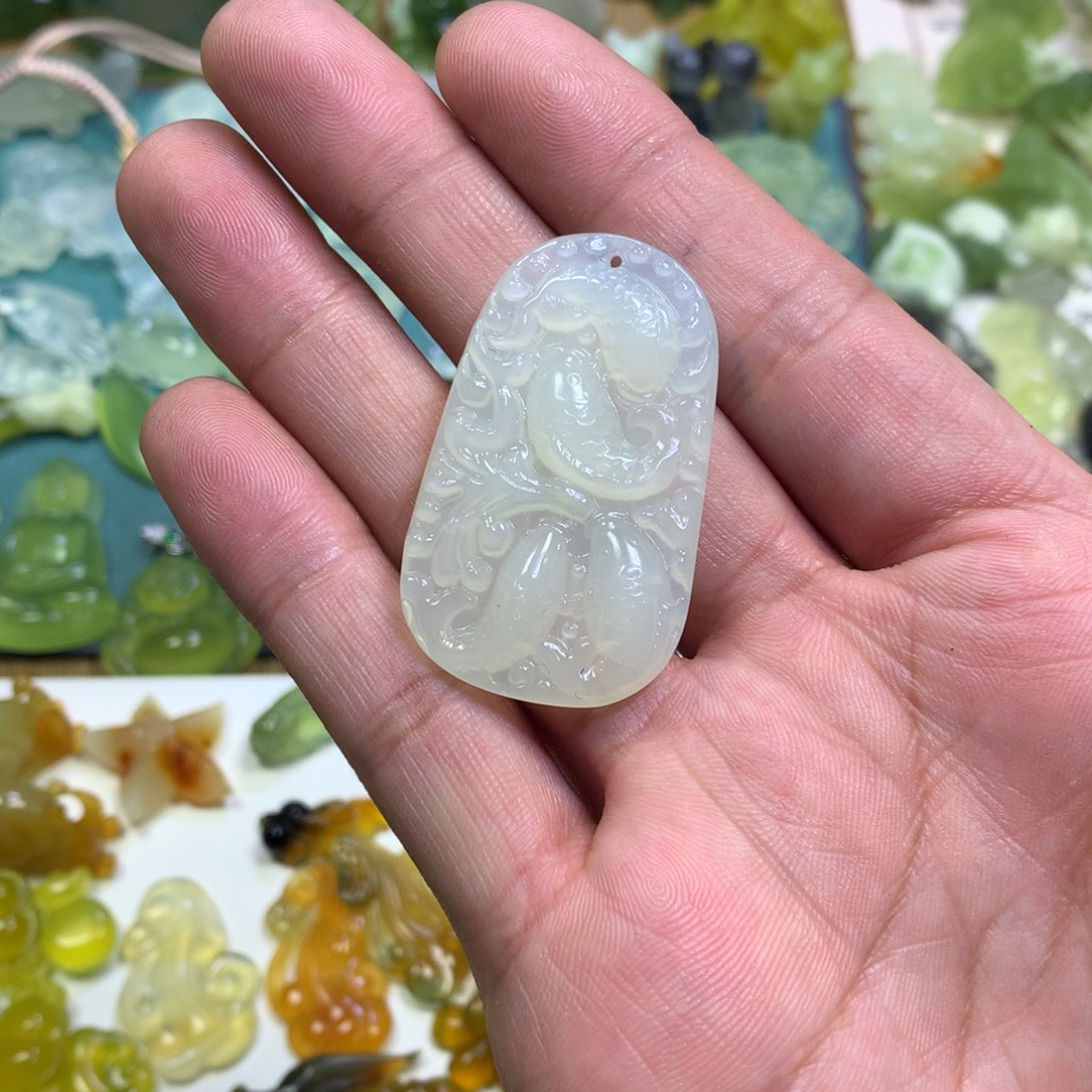 岫玉颈饰未镶嵌鱼牌
