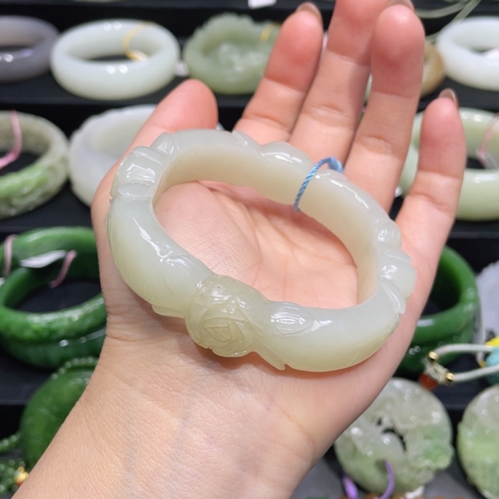 和田玉手镯55圈口 编号19未镶嵌