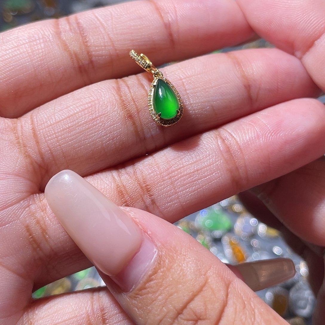 吊坠(不含链)18K金镶嵌翡翠