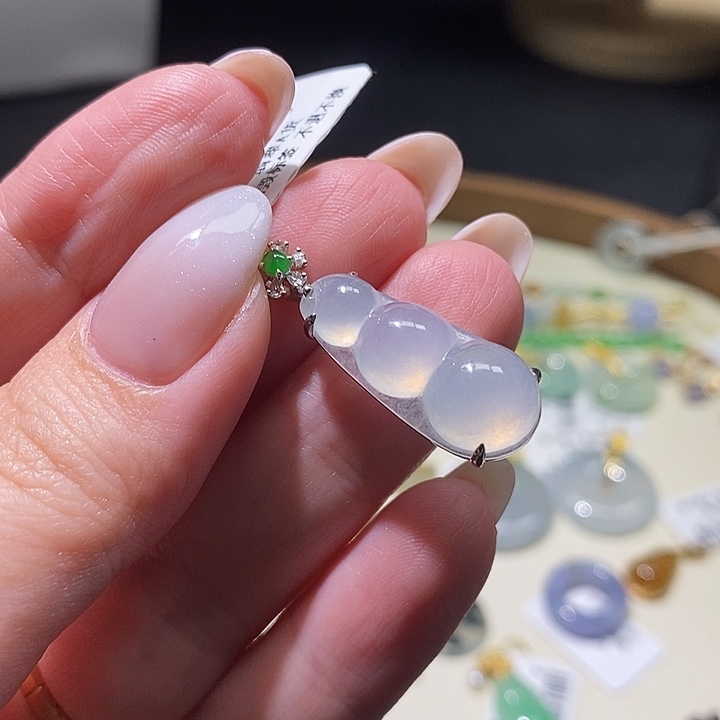 翡翠18K金镶嵌吊坠(不含链)豆子