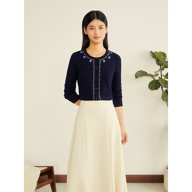 YINER音儿25冬季新款美丽诺羊毛立体钉珠装饰针织开衫8C65506316