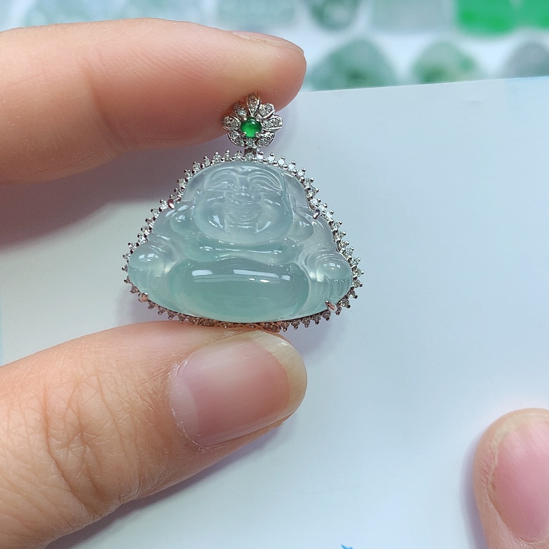 翡翠颈饰18K金镶嵌佛