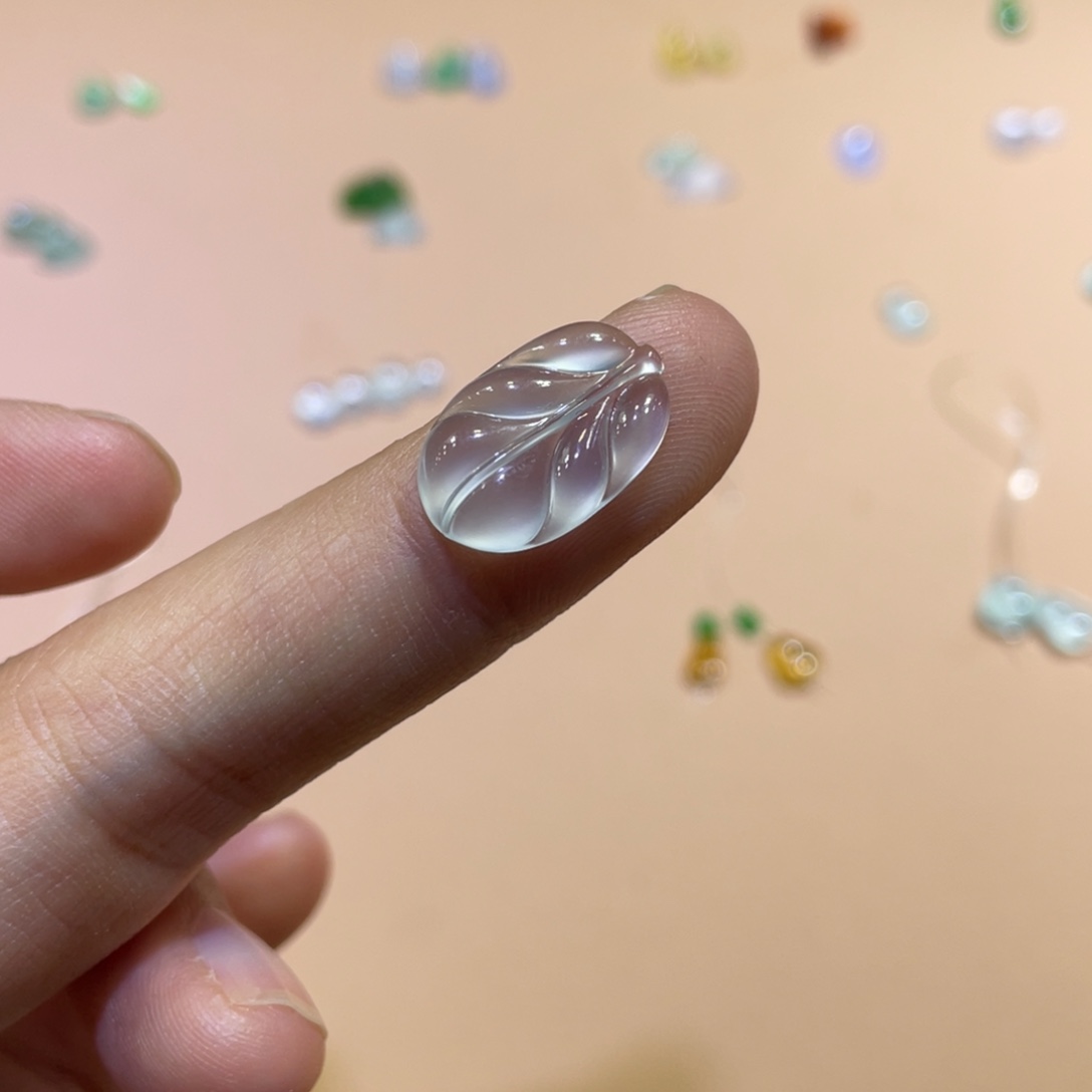 翡翠未镶嵌颈饰叶子