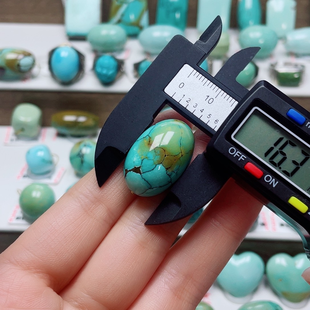 绿松石未镶嵌摆件