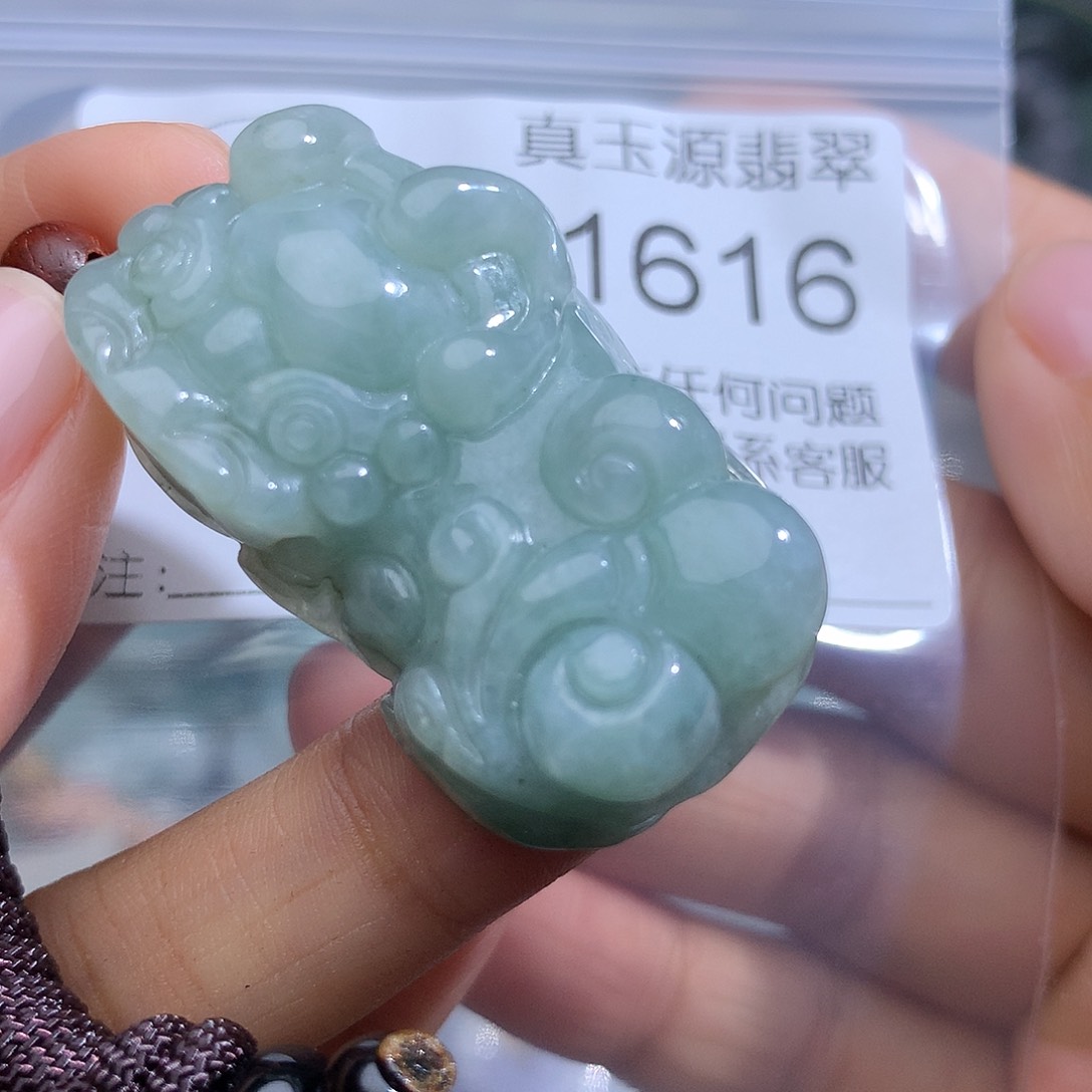 翡翠未镶嵌颈饰1616。