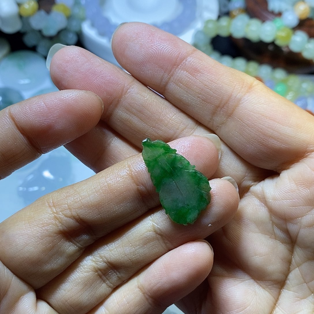 定制翡翠未镶嵌羽毛