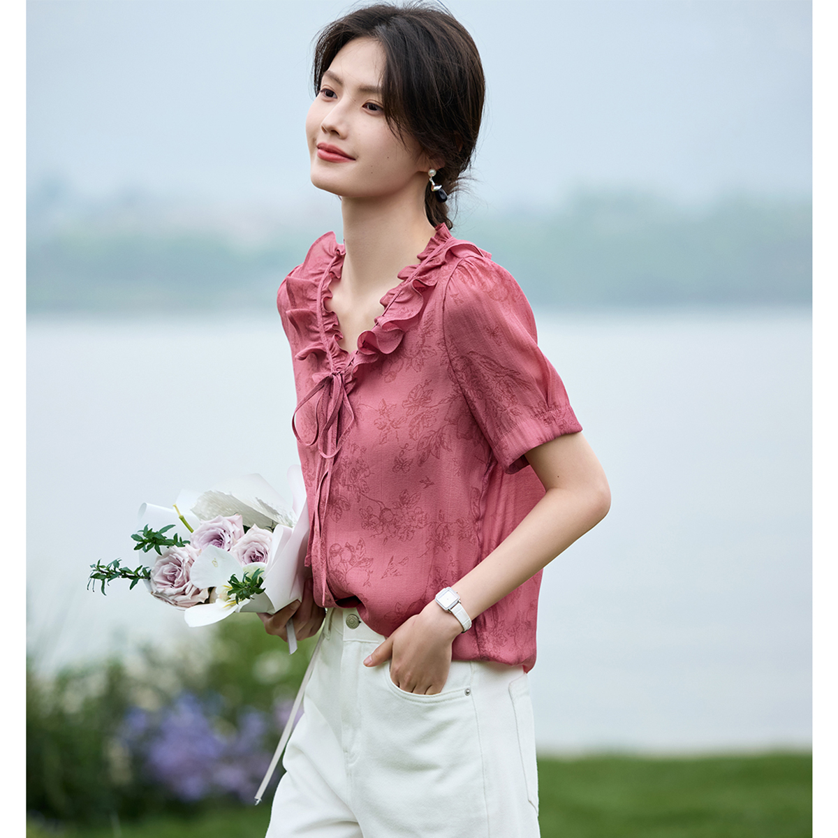 XWI/欣未2025年春季花型显瘦舒适泡泡袖优雅木耳边减龄衬衫女5454
