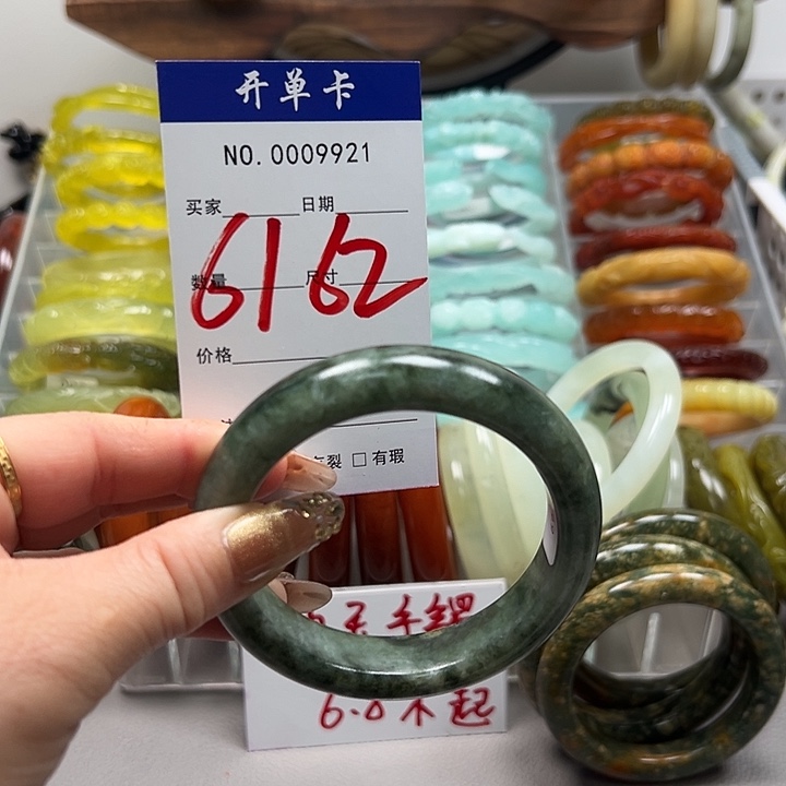 独***宠蛇纹石玉未镶嵌手镯