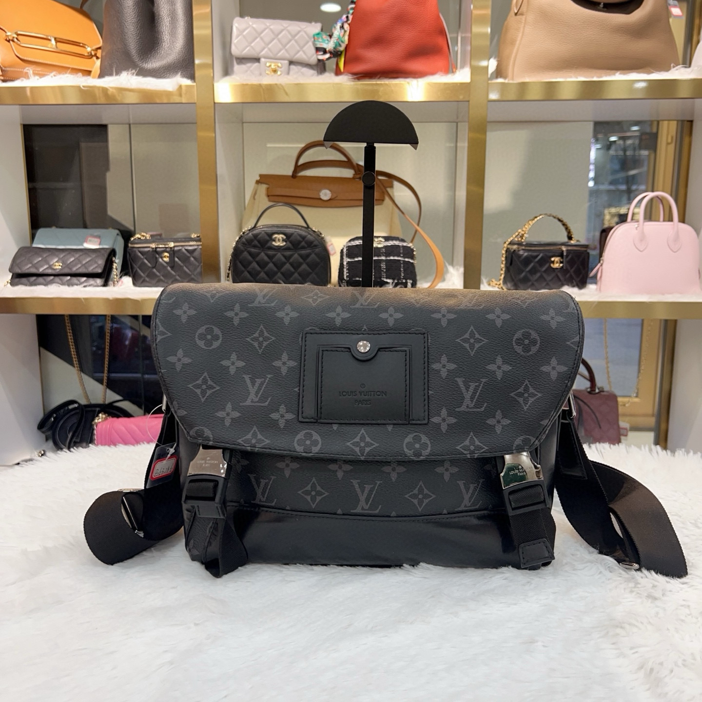 99新 LouisVuitton/路易威登 路易威登Voyager黑武士邮差包