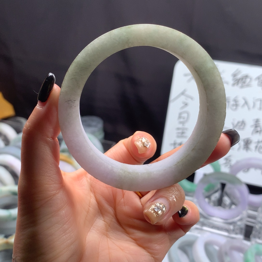 定制翡翠未镶嵌手镯