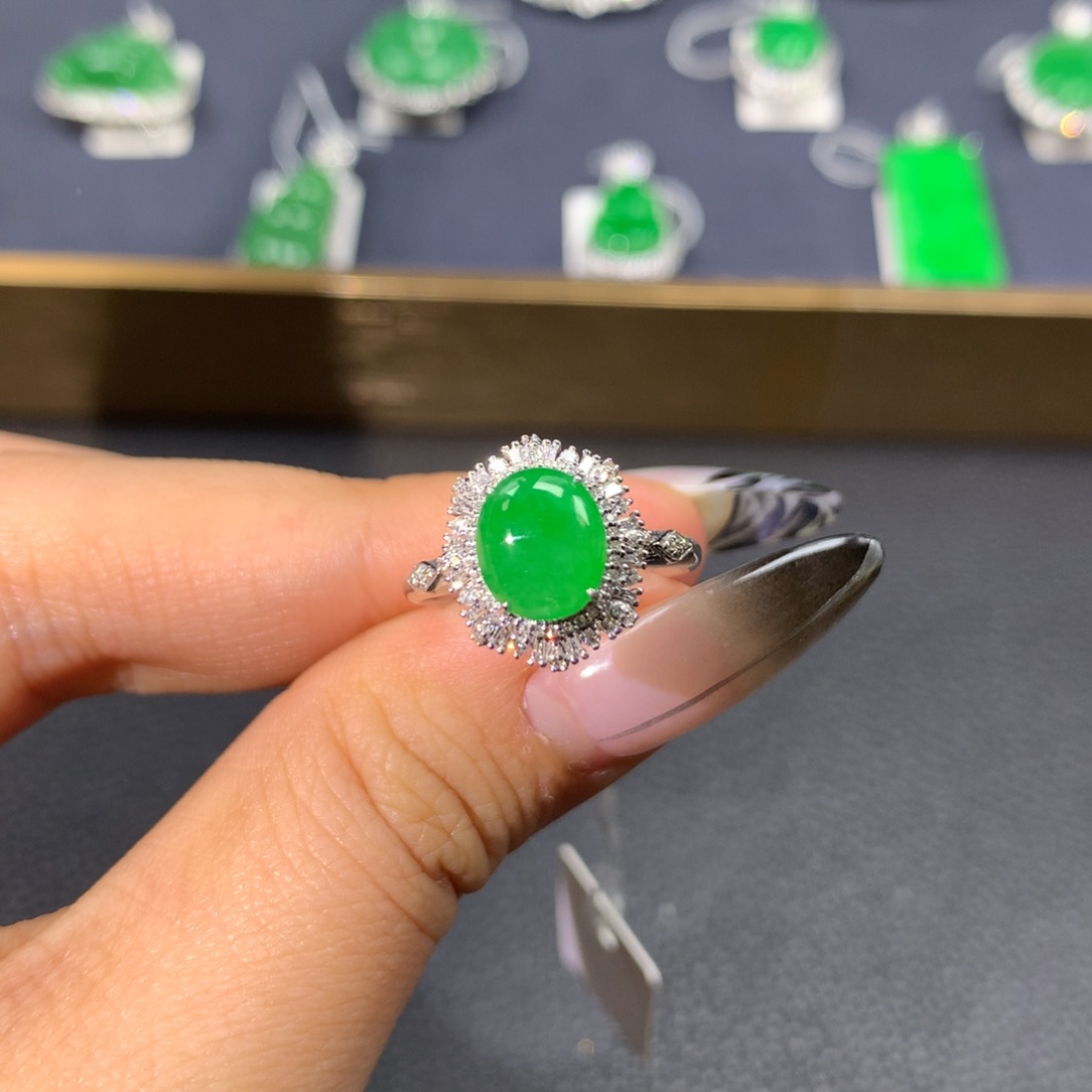 翡翠戒指18K金镶嵌翡翠