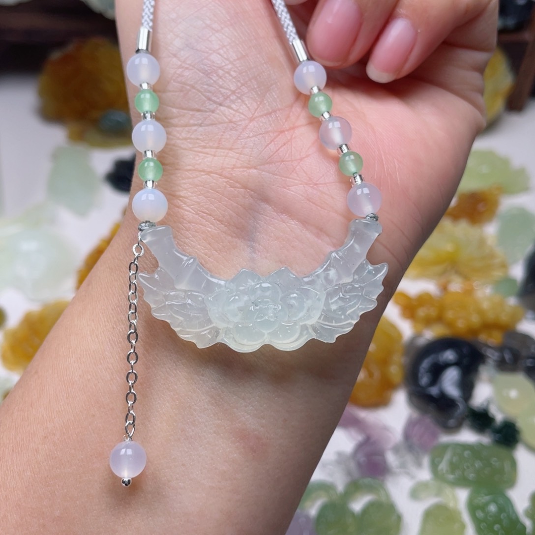 蛇纹石玉颈饰未镶嵌