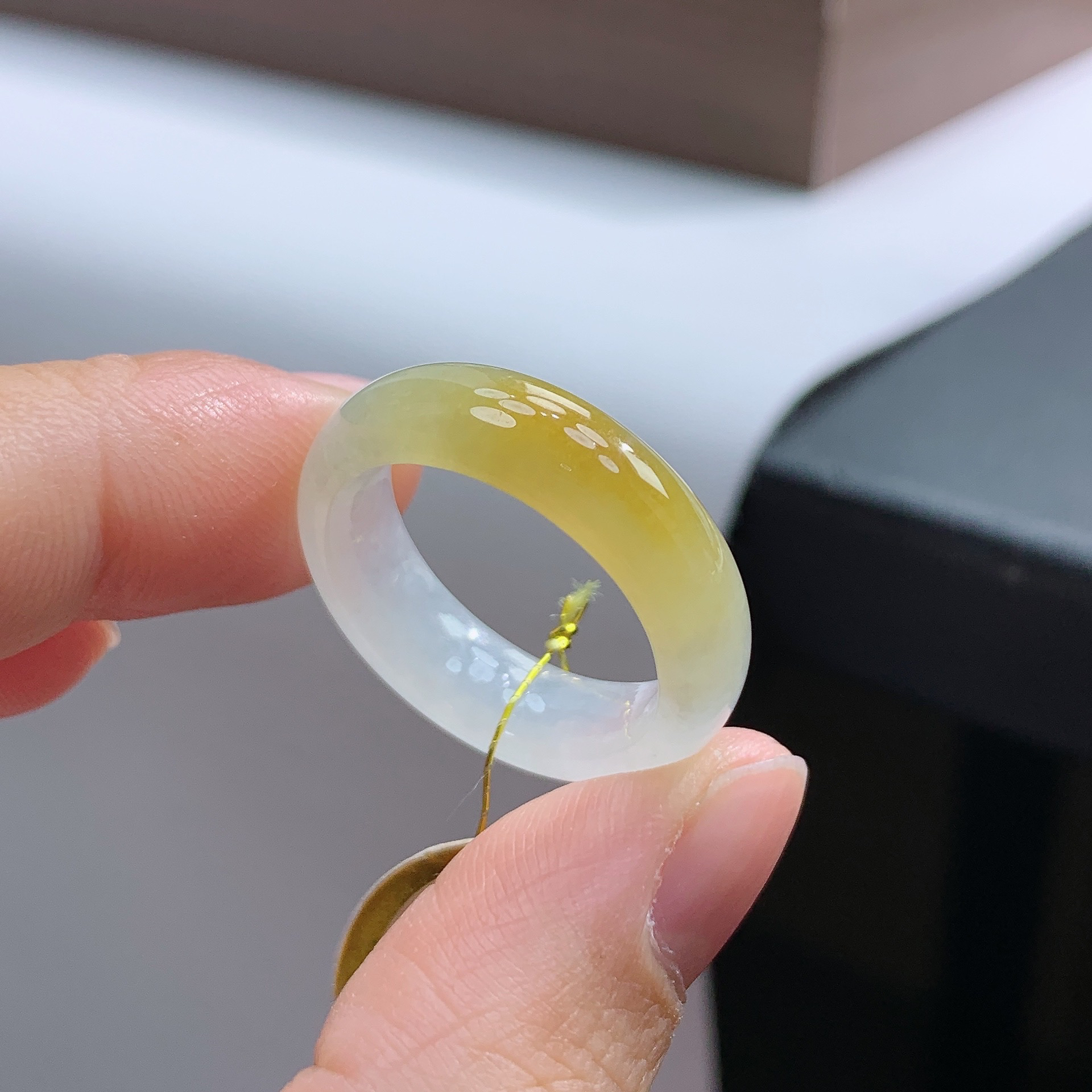 16号圈天然缅甸翡翠A货白底黄翡翠戒指18*6*3.3mm