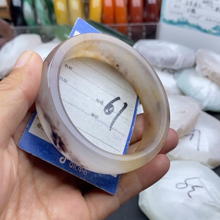 未镶嵌手镯石英质玉