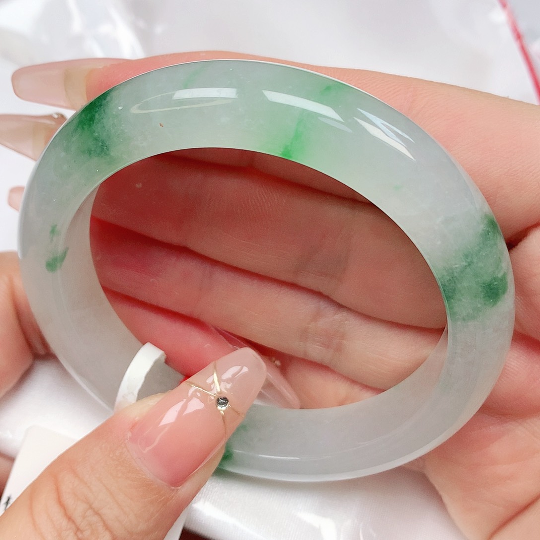 翡翠手镯未镶嵌抖音713