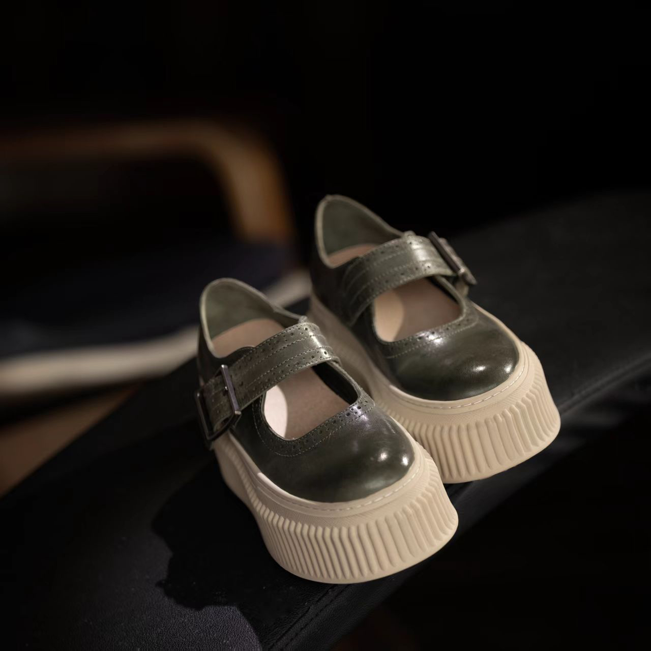 mantova2025春夏马皮水洗厚底休闲运动玛丽珍女鞋时尚松糕底百搭