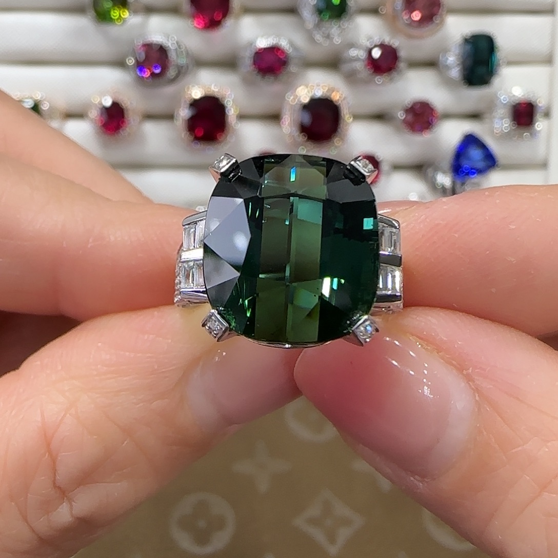 戒指18K金镶嵌碧玺12.75ct