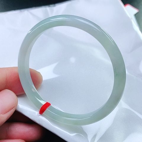 翡翠手镯未镶嵌翡翠手镯未镶嵌