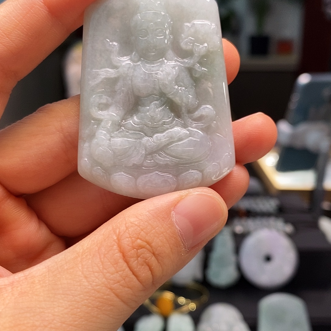 翡翠未镶嵌颈饰大势至