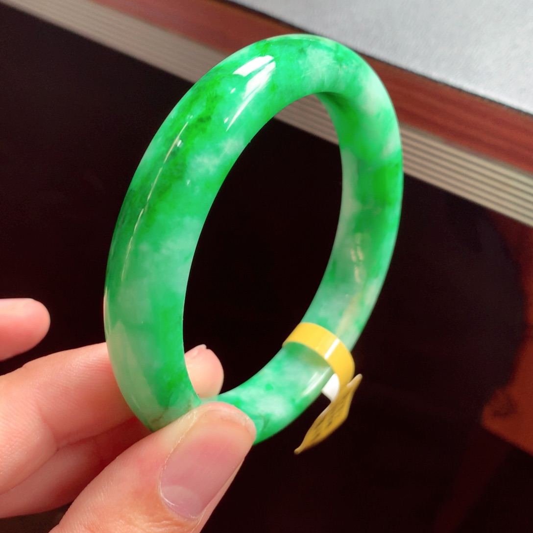 翡翠手镯未镶嵌请****妞缅甸翡翠