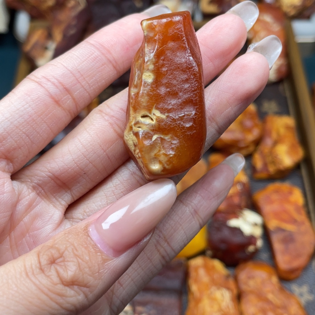 琥珀未镶嵌珠宝奇石