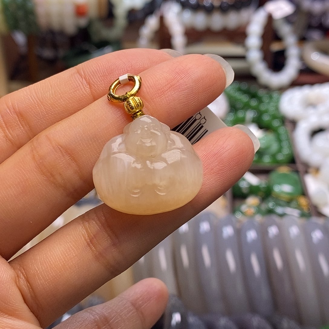 颈饰未镶嵌和田玉清货价浓红粉银抱抱佛