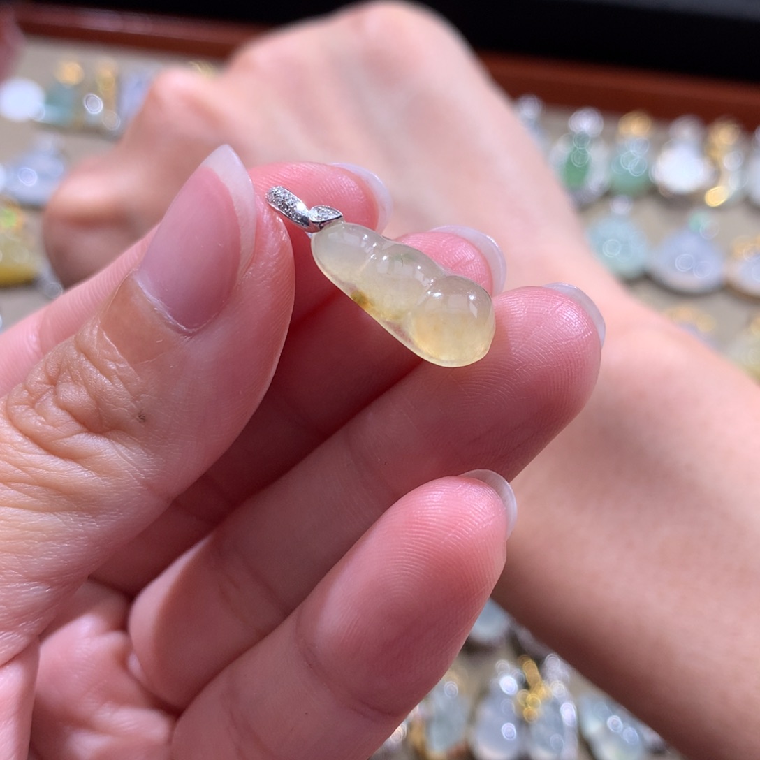 翡翠18K金镶嵌颈饰翡翠